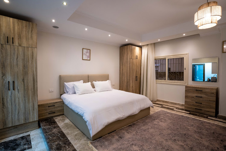 R Suites