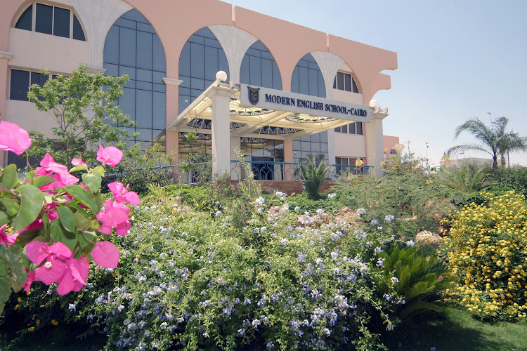 المدرسة الانجليزية الحديثة بالقاهرة