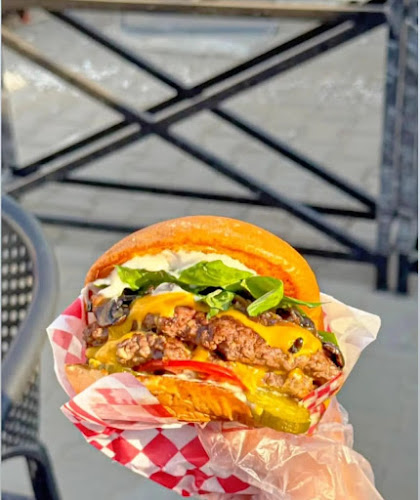 momo’s burger