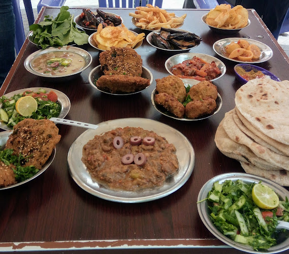 مطعم نور للفول والفلافل