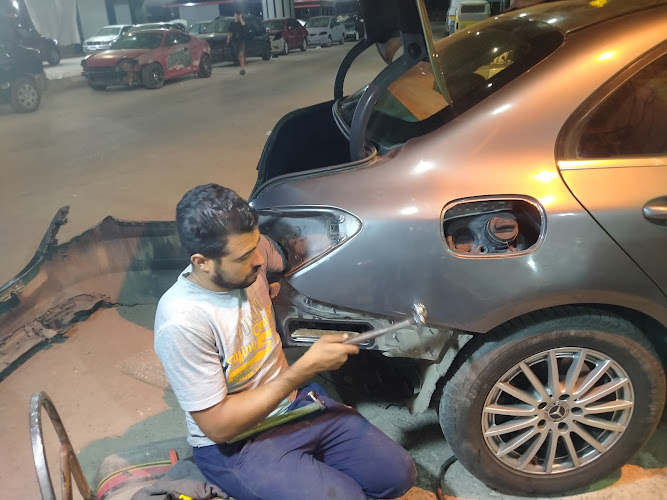 Mahmoud Hamida’s Workshop