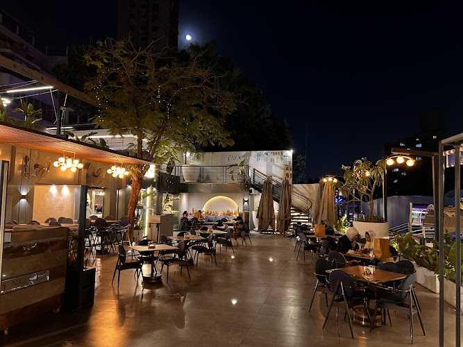 مطعم إي نايتس بيسترو