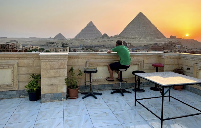 Moses Pyramids Inn