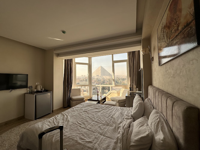 Pyramids Wonders Hotel