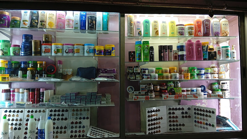 Radwan El-Nafely Center – Cosmetics and Hairdressing Supplies – Giza Square
