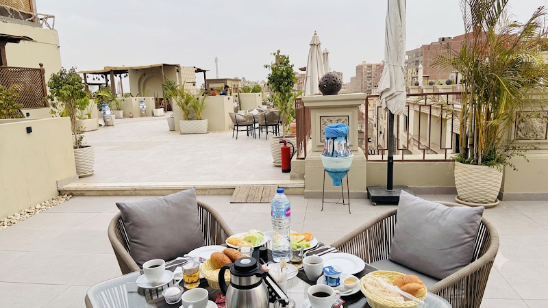 فندق بيراميدز خان