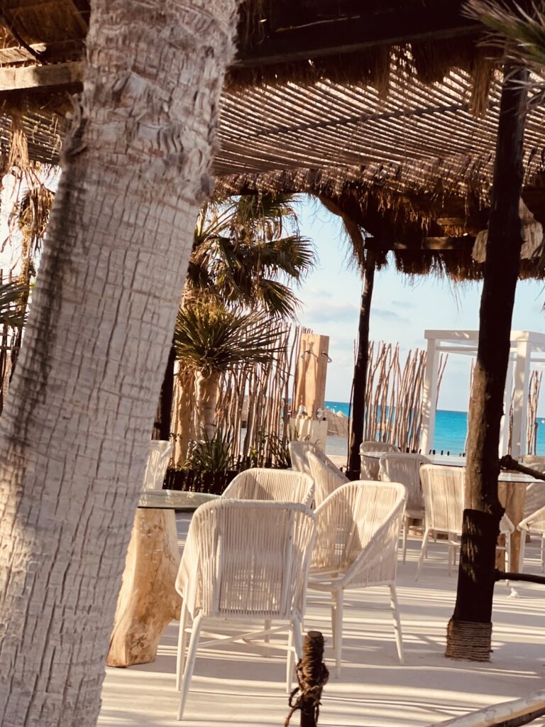 SASS BEACH BAR