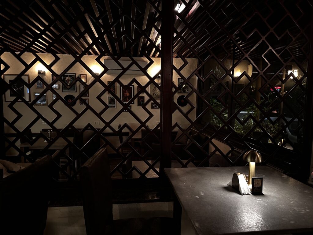 Blues Dry Music Bar & Restaurant