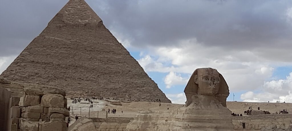 Egypt Pyramids Inn Hotel.