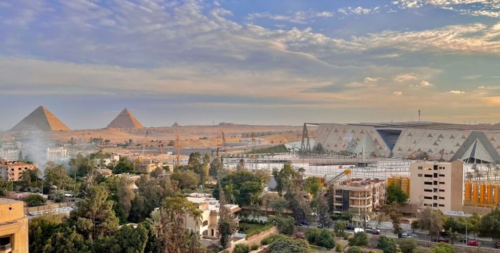 دار ضيافة المتحف الكبير، إطلالة على الأهرامات