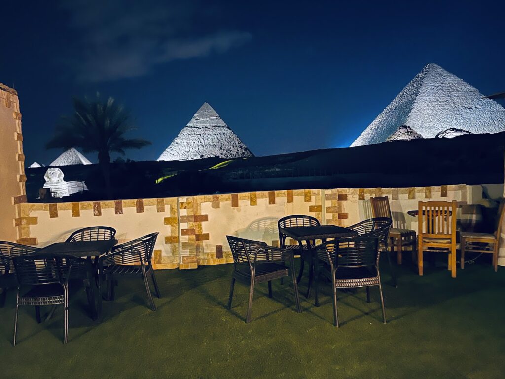 إطلالة على أهرامات البيت الأبيض