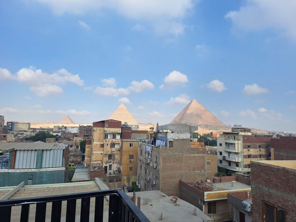 فندق نفرتاري بيراميدز إن