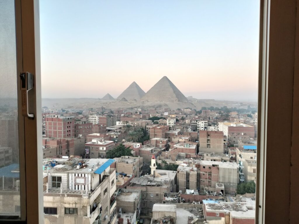 إطلالة على أهرامات أوسكار