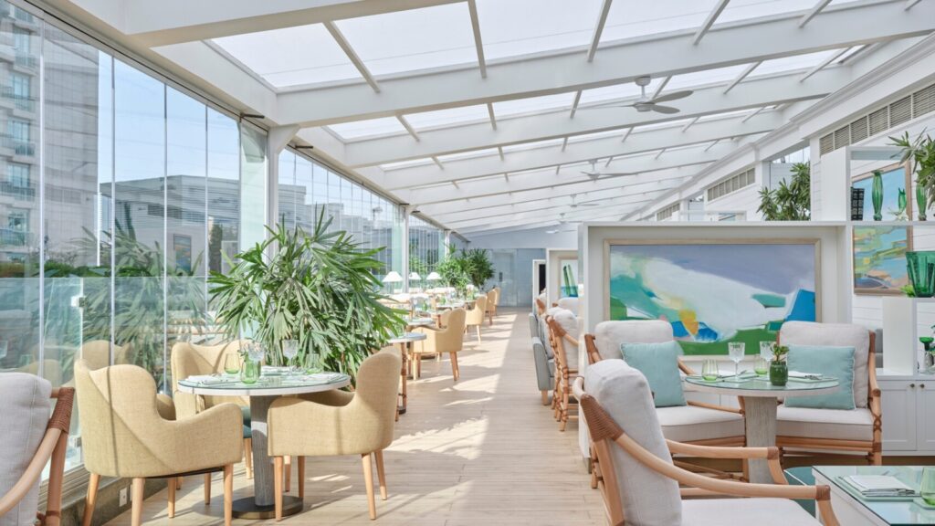 Upper Deck Lounge