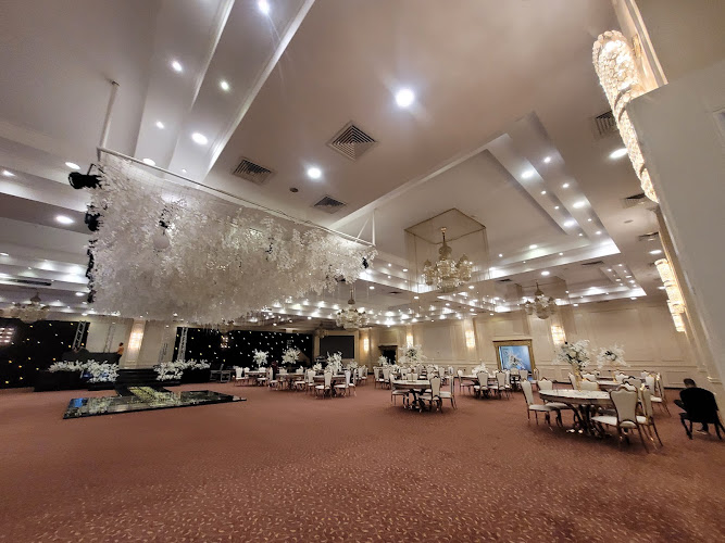 La Luna hall
