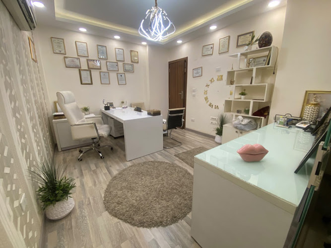 Dr. Narmin Abdel-Azim, Consultant Plastic Surgeon