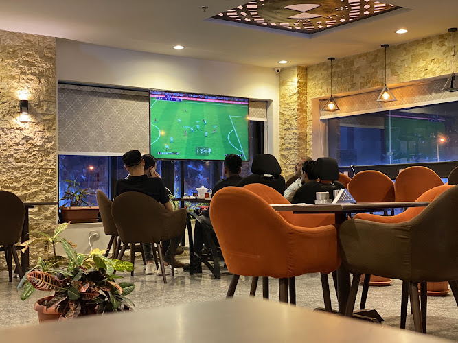 مقهى V12 للبلياردو