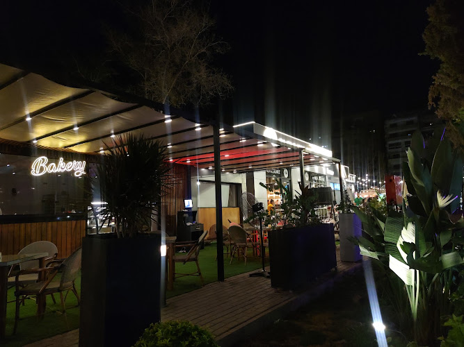 Alia Lounge & Chef Mo