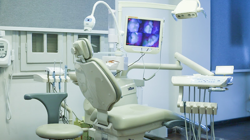 عيادة الأساتذة لطب الأسنان – عيادة بروفيسورز لزراعة وتجميل الأسنان