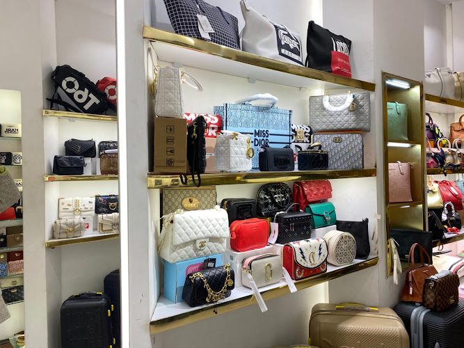 Toma bags store