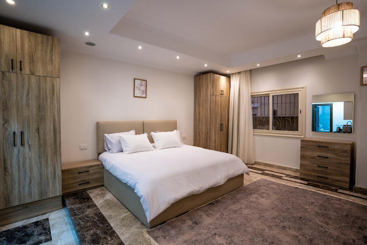 R Suites