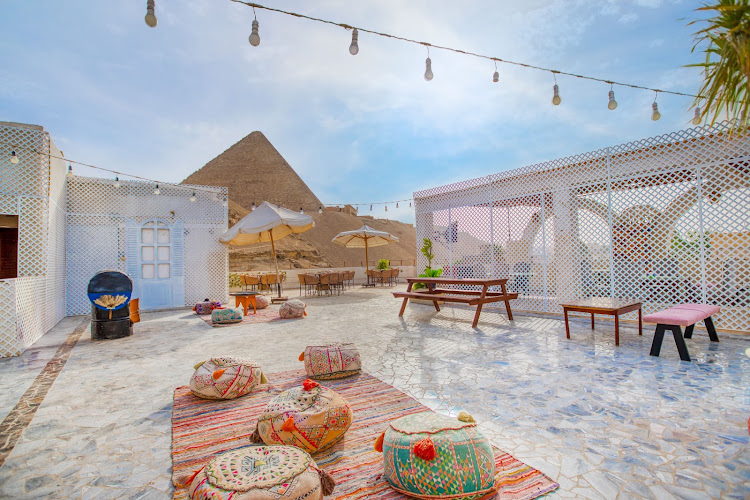 Villa Khufu Pyramids