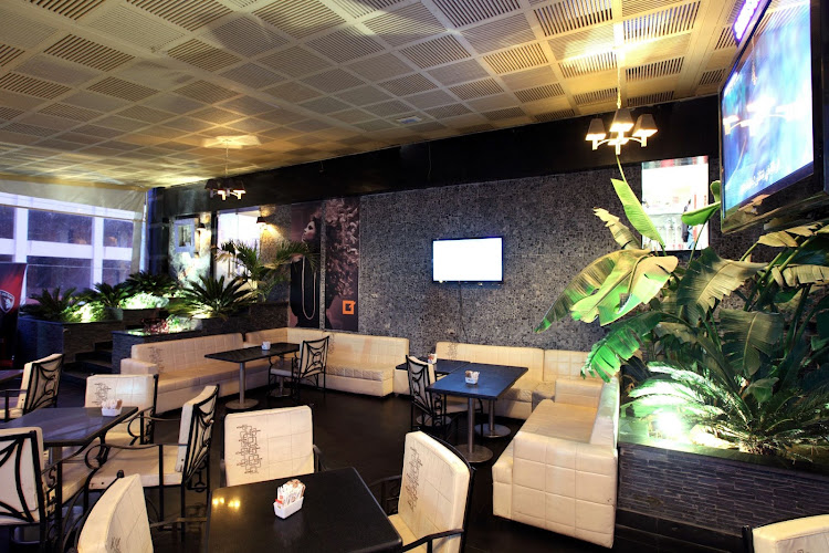 sQuare Restaurant & Cafe