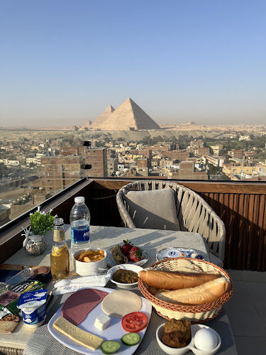 Crowne Pyramids Palace