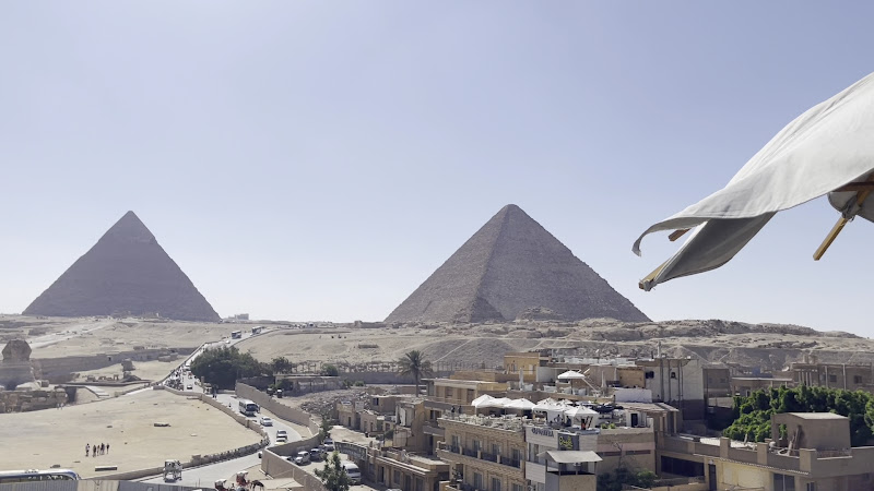 إطلالة على أهرامات حياة