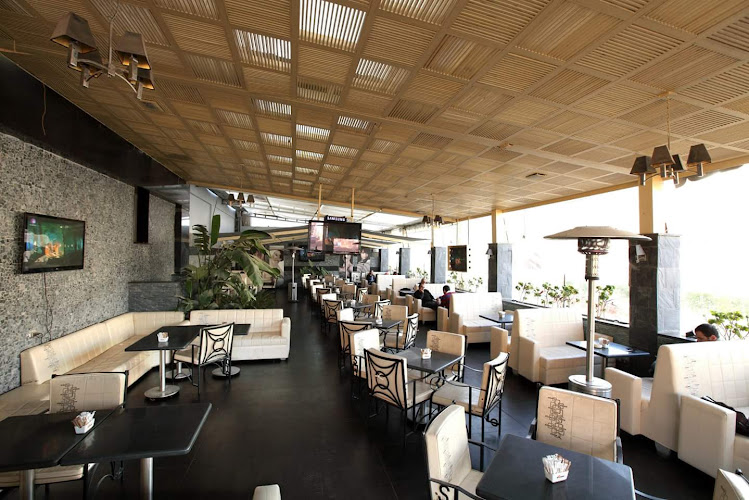 مطعم وكافيه sQuare مطعم وكافيه سكوير