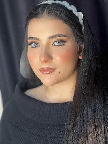 كوكي فنانة مكياج