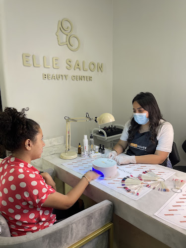 صالون إيل، مركز تسوق O1