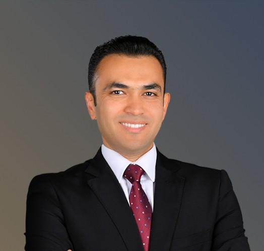 د/أحمد رشدي استشاري العيون والشبكية – عيادة القاهرة