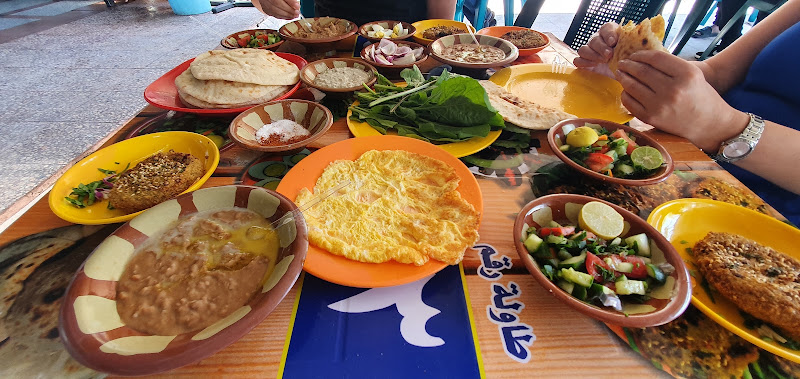 مطعم فول نور الحي الاول