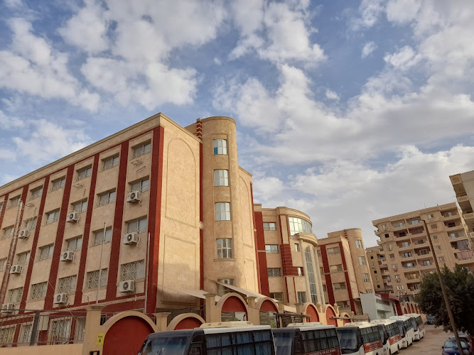 مدرسة اللغات في القصر القاري