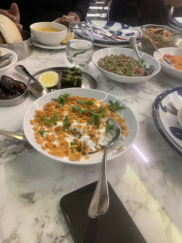 مقهى إم شريف بارك ستريت