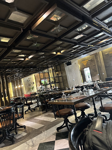 مطعم أنتيكا على سبيل المثال